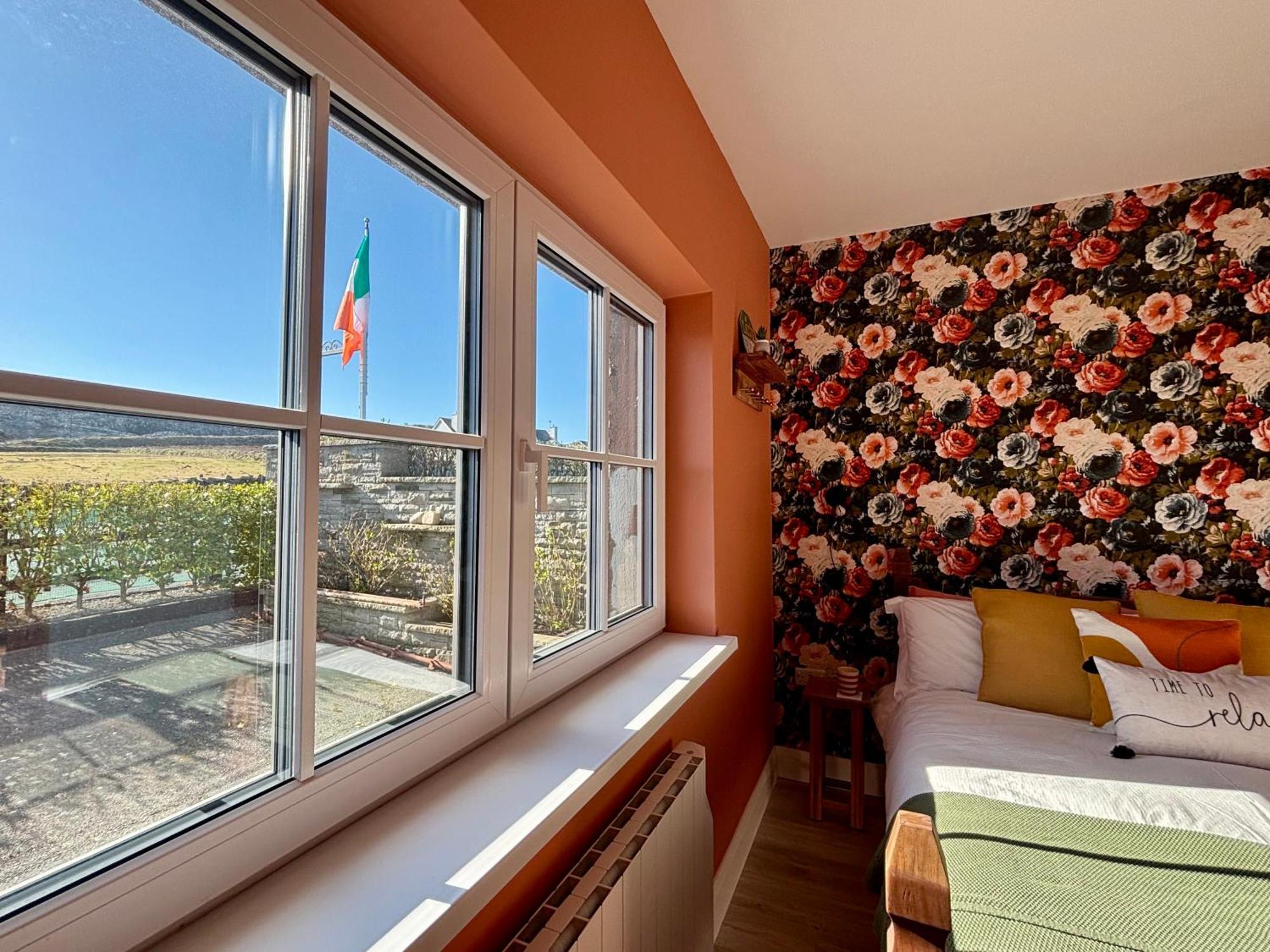 Ocean View Guestrooms Doolin Bilik gambar