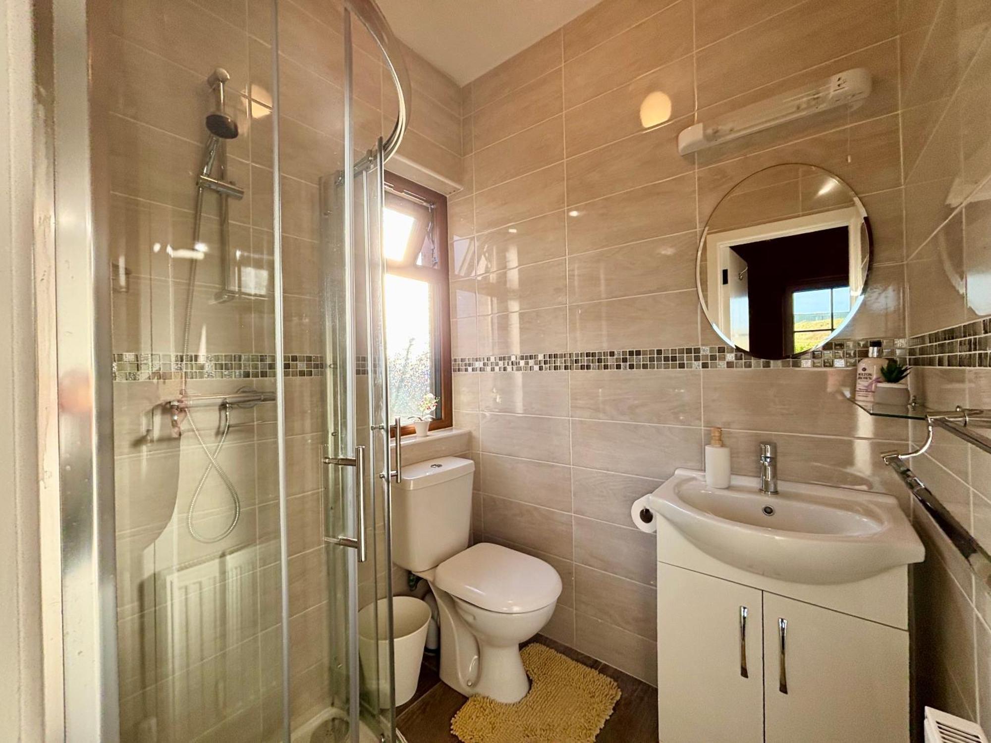 Ocean View Guestrooms Doolin Bilik gambar